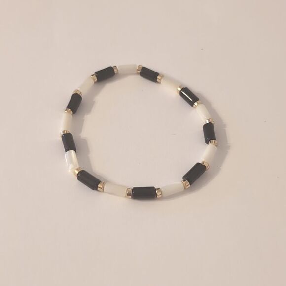 617 Black Gold and Faux Pearl Beaded Bracelet - Picture 3 of 4